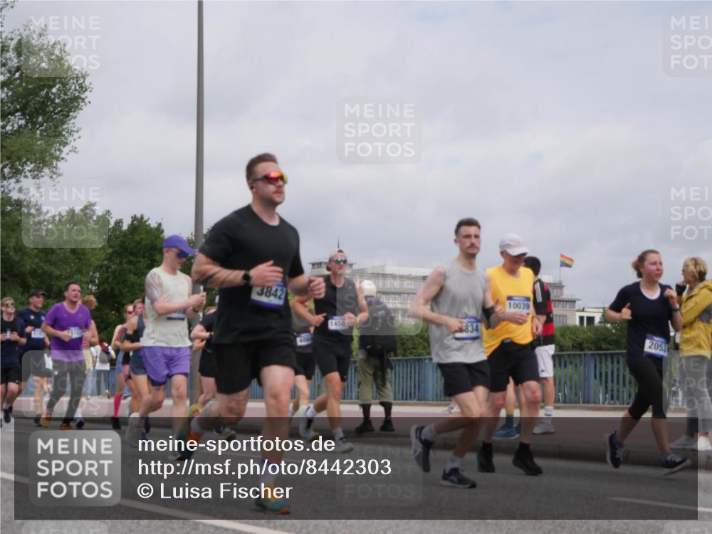 29.06.2025 - hella hamburg halbmarathon Luisa Fischer http://msf.ph/oto/8442303 29.06.2025 10:23:48 Kennedybrücke 5181, 3842, 1450, 4834, 4864, 10039, 2053, 1011, 2053, 2834, 3842, 4154, 4166, 4288, 4754, 4869, 5181, 6608, 6844, 6951, 8940, 9005, 9011, 9236, 10039, 10613 meine-sportfotos.de
