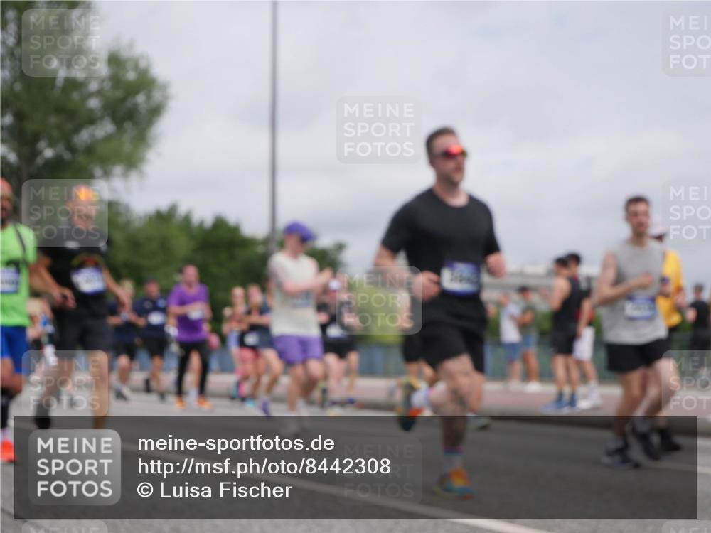 29.06.2025 - hella hamburg halbmarathon Luisa Fischer http://msf.ph/oto/8442308 29.06.2025 10:23:48 Kennedybrücke 1011, 2053, 2834, 3842, 4154, 4166, 4288, 4754, 4869, 5181, 6608, 6844, 6951, 8940, 9005, 9011, 9236, 10039, 10613 meine-sportfotos.de