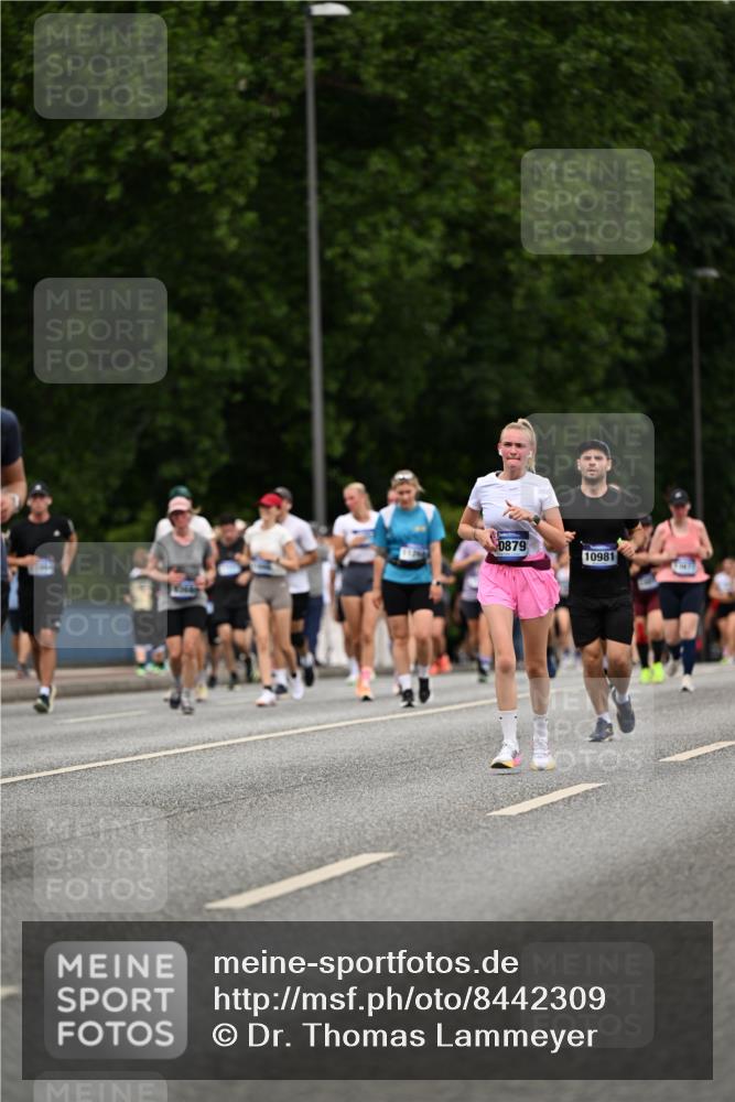 29.06.2025 - hella hamburg halbmarathon Dr. Thomas Lammeyer http://msf.ph/oto/8442309 29.06.2025 10:57:21 Kennedybrücke 2420, 2983, 2988, 3227, 4595, 6135, 6604, 7032, 7511, 7690, 7735, 7871, 9340, 9368, 10080, 10417, 10568, 10879, 10981 meine-sportfotos.de