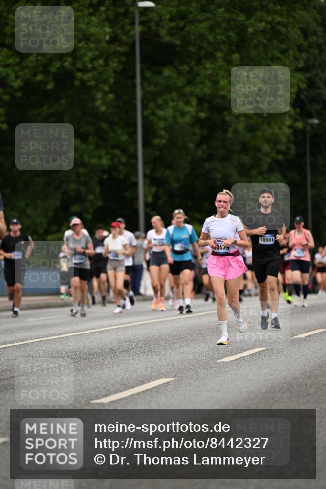 29.06.2025 - hella hamburg halbmarathon Dr. Thomas Lammeyer http://msf.ph/oto/8442327 29.06.2025 10:57:21 Kennedybrücke 2420, 2983, 2988, 3227, 4595, 6135, 6604, 7032, 7511, 7690, 7735, 7871, 9340, 9368, 10080, 10417, 10568, 10879, 10981 meine-sportfotos.de