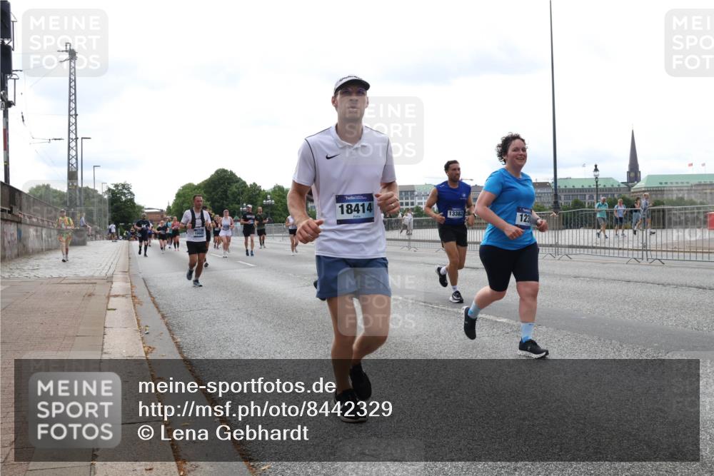 29.06.2025 - hella hamburg halbmarathon Lena Gebhardt http://msf.ph/oto/8442329 29.06.2025 10:29:34 Lombardsbrücke 18414, 13382, 1230, 1063, 1230, 1661, 2302, 2688, 2699, 3179, 3311, 3524, 4349, 4373, 4395, 5350, 6285, 6345, 6725, 7449, 7517, 7832, 8048, 8388, 8812, 9095, 9714, 9937, 10198, 10322, 10641, 10808, 10996, 11249, 11269, 11376, 11444, 11634, 11792, 11803, 11989, 12086, 12216, 12227, 12404, 12958, 13090, 13382, 13810, 14644, 15266, 15952, 15955, 16306, 16659, 16662, 16673, 16676, 17496, 17945, 18298, 18299, 18385, 18414 meine-sportfotos.de
