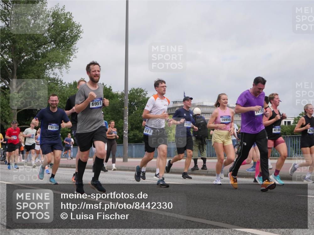 29.06.2025 - hella hamburg halbmarathon Luisa Fischer http://msf.ph/oto/8442330 29.06.2025 10:23:51 Kennedybrücke 16135, 6951, 14157, 16950, 5181, 1011, 89, 4166, 4754, 1011, 2053, 2101, 2834, 3842, 4154, 4166, 4288, 4754, 4869, 5181, 5811, 5812, 6608, 6844, 6951, 8113, 8940, 9005, 9011, 9236, 9981, 10039 meine-sportfotos.de