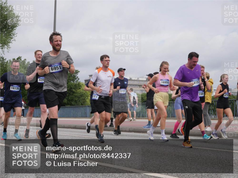 29.06.2025 - hella hamburg halbmarathon Luisa Fischer http://msf.ph/oto/8442337 29.06.2025 10:23:51 Kennedybrücke 798, 16135, 428, 6951, 01709, 5181, 16950, 4157, 166, 4754, 1011, 2053, 2101, 2834, 3842, 4154, 4166, 4288, 4754, 4869, 5181, 5811, 5812, 6608, 6844, 6951, 8113, 8940, 9005, 9011, 9236, 9981, 10039 meine-sportfotos.de