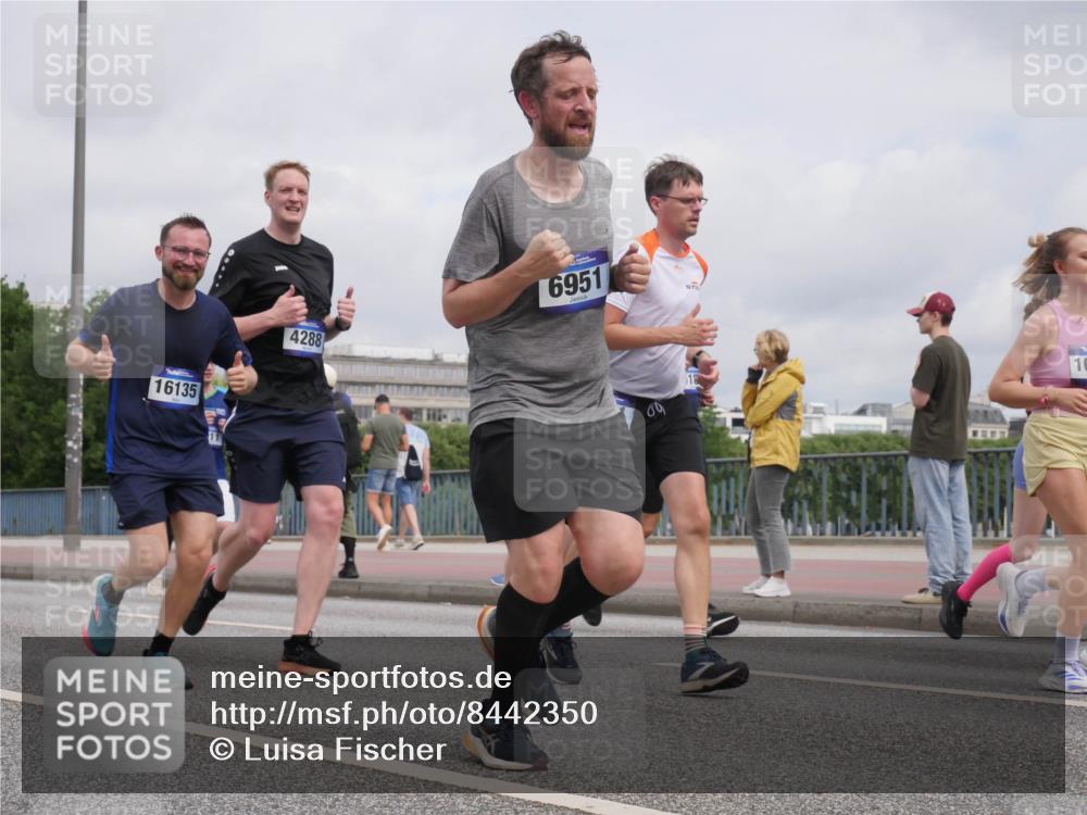 29.06.2025 - hella hamburg halbmarathon Luisa Fischer http://msf.ph/oto/8442350 29.06.2025 10:23:52 Kennedybrücke 16135, 4288, 6951, 16, 1011, 2053, 2101, 2834, 4154, 4166, 4288, 4754, 4869, 5181, 5811, 5812, 6608, 6844, 6951, 8113, 8146, 8940, 9005, 9011, 9236, 9981, 10039 meine-sportfotos.de