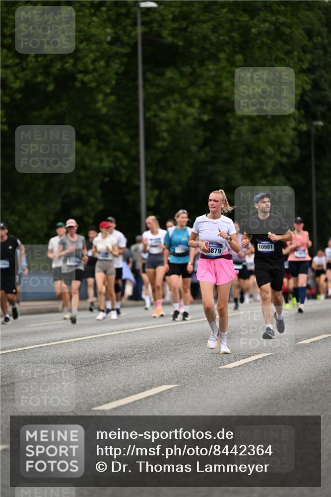 29.06.2025 - hella hamburg halbmarathon Dr. Thomas Lammeyer http://msf.ph/oto/8442364 29.06.2025 10:57:22 Kennedybrücke 2420, 2983, 2988, 3227, 4595, 6135, 6604, 7032, 7511, 7690, 7735, 7871, 9340, 9368, 10080, 10417, 10568, 10879, 10981 meine-sportfotos.de