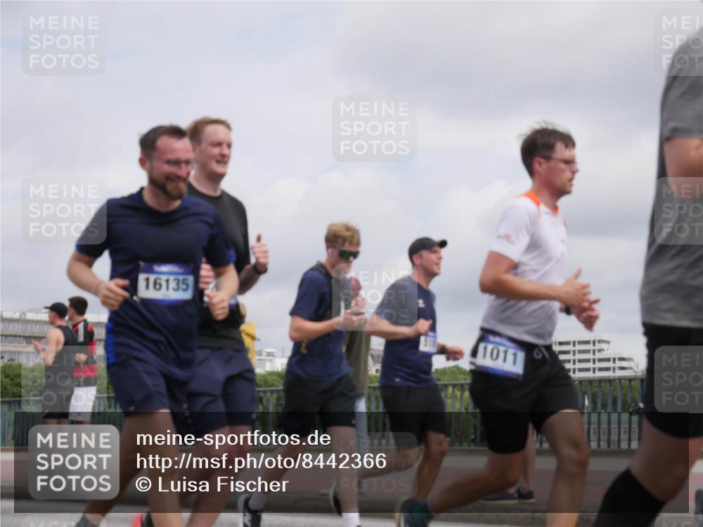 29.06.2025 - hella hamburg halbmarathon Luisa Fischer http://msf.ph/oto/8442366 29.06.2025 10:23:53 Kennedybrücke 16135, 516, 1011, 1011, 2101, 4154, 4166, 4288, 4754, 4869, 5181, 5811, 5812, 6608, 6844, 6951, 8113, 8146, 8940, 9005, 9011, 9236, 9981 meine-sportfotos.de