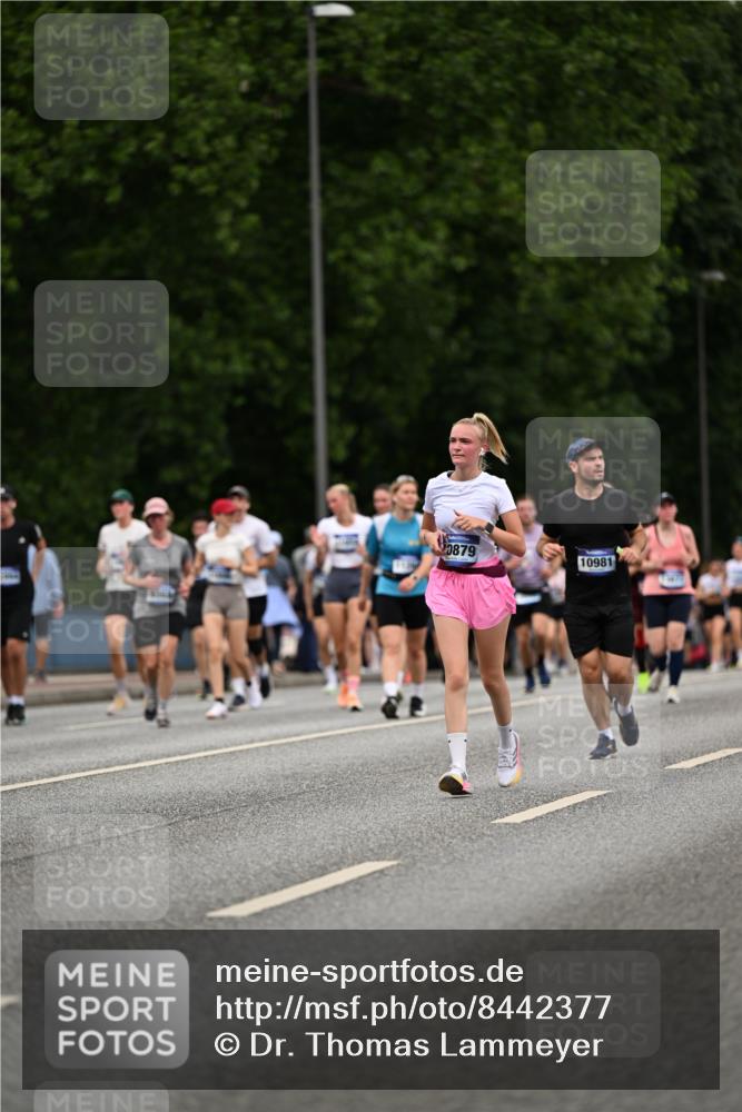 29.06.2025 - hella hamburg halbmarathon Dr. Thomas Lammeyer http://msf.ph/oto/8442377 29.06.2025 10:57:22 Kennedybrücke 2420, 2983, 2988, 3227, 4595, 6135, 6604, 7032, 7511, 7690, 7735, 7871, 9340, 9368, 10080, 10417, 10568, 10879, 10981 meine-sportfotos.de