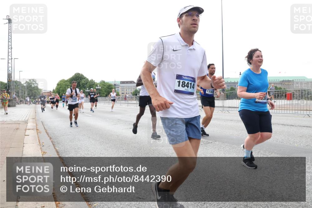 29.06.2025 - hella hamburg halbmarathon Lena Gebhardt http://msf.ph/oto/8442390 29.06.2025 10:29:34 Lombardsbrücke 16662, 18414, 1338, 1063, 1230, 1661, 2302, 2688, 2699, 3179, 3311, 3524, 4349, 4373, 4395, 5350, 6285, 6345, 6725, 7449, 7517, 7832, 8048, 8388, 8812, 9095, 9714, 9937, 10198, 10322, 10641, 10808, 10996, 11249, 11269, 11376, 11444, 11634, 11792, 11803, 11989, 12086, 12216, 12227, 12404, 12958, 13090, 13382, 13810, 14644, 15266, 15952, 15955, 16306, 16659, 16662, 16673, 16676, 17496, 17945, 18298, 18299, 18385, 18414 meine-sportfotos.de