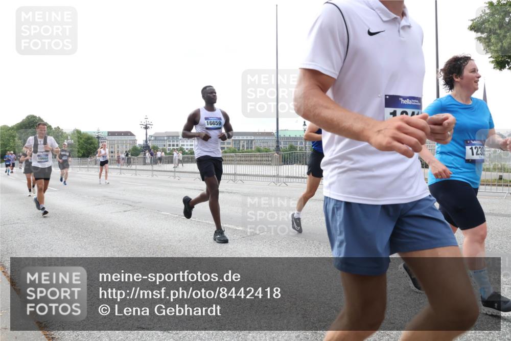 29.06.2025 - hella hamburg halbmarathon Lena Gebhardt http://msf.ph/oto/8442418 29.06.2025 10:29:34 Lombardsbrücke 16662, 16659, 1230, 1063, 1230, 1661, 2302, 2688, 2699, 3179, 3311, 3524, 4349, 4373, 4395, 5350, 6285, 6345, 6725, 7449, 7517, 7832, 8048, 8388, 8812, 9095, 9714, 9937, 10198, 10322, 10641, 10808, 10996, 11249, 11269, 11376, 11444, 11634, 11792, 11803, 11989, 12086, 12216, 12227, 12404, 12958, 13090, 13382, 13810, 14644, 15266, 15952, 15955, 16306, 16659, 16662, 16673, 16676, 17496, 17945, 18298, 18299, 18385, 18414 meine-sportfotos.de