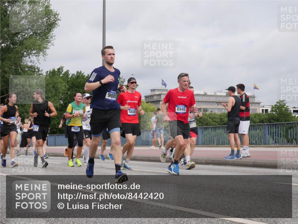 29.06.2025 - hella hamburg halbmarathon Luisa Fischer http://msf.ph/oto/8442420 29.06.2025 10:23:55 Kennedybrücke 5812, 811, 1903, 141, 9005, 6608, 8940, 1011, 2101, 4154, 4166, 4288, 4754, 5181, 5811, 5812, 6608, 6844, 6951, 8113, 8146, 8940, 9005, 9011, 9236, 9981, 10585 meine-sportfotos.de
