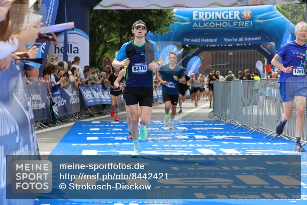 29.06.2025 - hella hamburg halbmarathon Strokosch-Dieckow http://msf.ph/oto/8442421 29.06.2025 10:40:19 Ziel 3547, 5410, 5803, 6649, 8370, 8465, 10968, 11731, 12704, 14699, 14924, 15247, 17245, 17916, 18614 meine-sportfotos.de