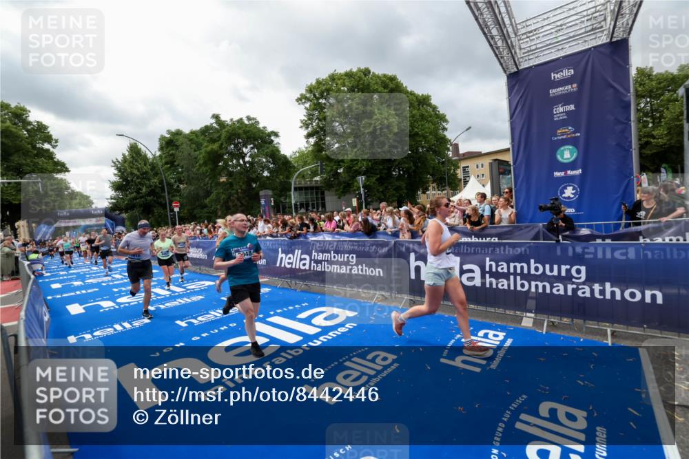 29.06.2025 - hella hamburg halbmarathon Zöllner http://msf.ph/oto/8442446 29.06.2025 10:56:31 Ziel 1583, 3048, 5744, 6399, 7742, 8863, 9622, 10093, 10665, 15407, 15818, 16257, 16261, 17268, 17734, 18746, 18835 meine-sportfotos.de
