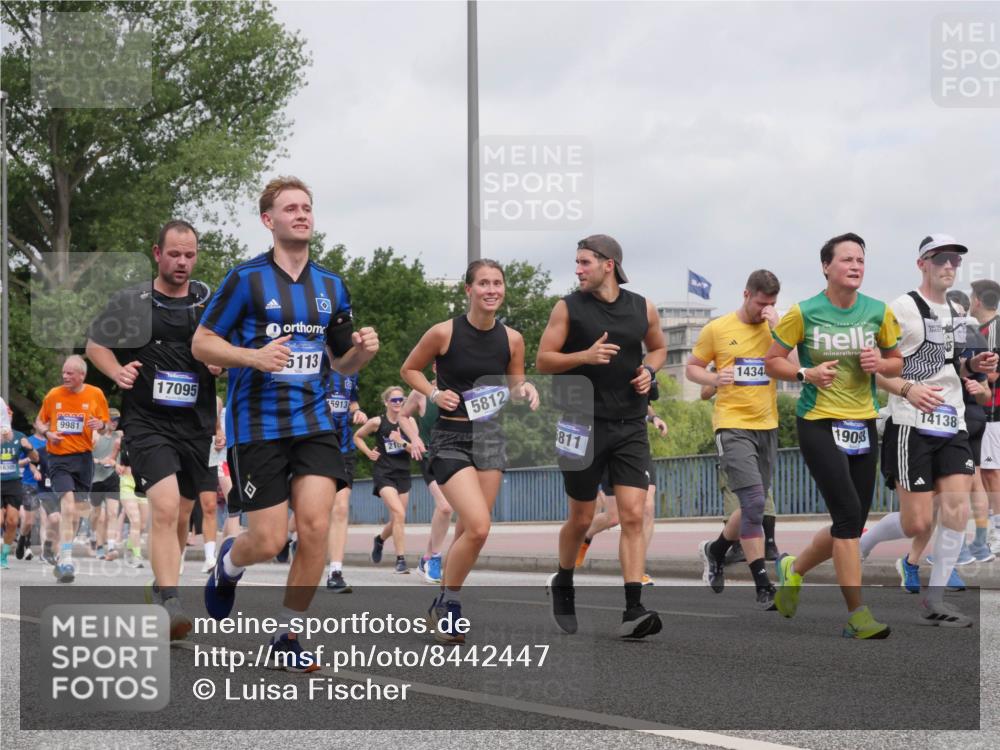 29.06.2025 - hella hamburg halbmarathon Luisa Fischer http://msf.ph/oto/8442447 29.06.2025 10:23:57 Kennedybrücke 8305, 9981, 17095, 5113, 5913, 21, 5812, 811, 1434, 190, 14138, 2101, 2923, 3781, 4154, 5181, 5811, 5812, 6608, 6844, 8113, 8146, 8724, 8940, 9005, 9011, 9236, 9981, 10350, 10585 meine-sportfotos.de