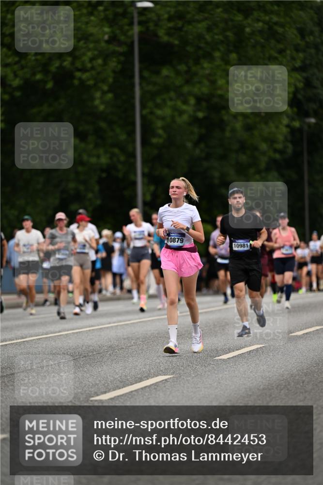 29.06.2025 - hella hamburg halbmarathon Dr. Thomas Lammeyer http://msf.ph/oto/8442453 29.06.2025 10:57:22 Kennedybrücke 2420, 2983, 2988, 3227, 4595, 6135, 6604, 7032, 7511, 7690, 7735, 7871, 9340, 9368, 10080, 10417, 10568, 10879, 10981 meine-sportfotos.de