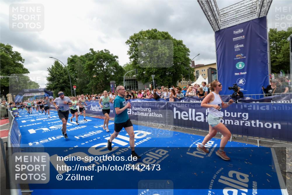 29.06.2025 - hella hamburg halbmarathon Zöllner http://msf.ph/oto/8442473 29.06.2025 10:56:31 Ziel 1583, 3048, 5744, 6399, 7742, 8863, 9622, 10093, 10665, 15407, 15818, 16257, 16261, 17268, 17734, 18746, 18835 meine-sportfotos.de