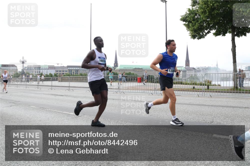 29.06.2025 - hella hamburg halbmarathon Lena Gebhardt http://msf.ph/oto/8442496 29.06.2025 10:29:35 Lombardsbrücke 16659, 1338, 1063, 1230, 1661, 1694, 2302, 2688, 2699, 3179, 3311, 3524, 4349, 4373, 4395, 4580, 5350, 6285, 6345, 6725, 7449, 7517, 7832, 8048, 8388, 8812, 9095, 9714, 9937, 10198, 10322, 10641, 10808, 10996, 11249, 11269, 11376, 11444, 11634, 11792, 11803, 11989, 12086, 12216, 12227, 12404, 12958, 13090, 13382, 13810, 14644, 15266, 15952, 15955, 16306, 16659, 16662, 16673, 16676, 17496, 17945, 18298, 18299, 18385, 18414 meine-sportfotos.de