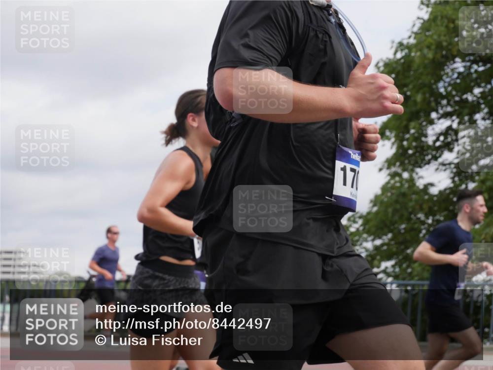 29.06.2025 - hella hamburg halbmarathon Luisa Fischer http://msf.ph/oto/8442497 29.06.2025 10:24:00 Kennedybrücke 17, 2101, 2923, 3161, 3781, 5811, 5812, 6608, 6844, 8113, 8146, 8724, 9236, 9981, 10350, 10585 meine-sportfotos.de