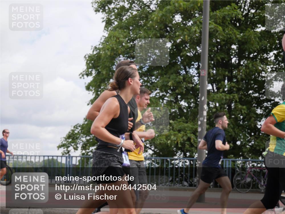 29.06.2025 - hella hamburg halbmarathon Luisa Fischer http://msf.ph/oto/8442504 29.06.2025 10:24:01 Kennedybrücke 111, 2101, 2923, 2986, 3161, 3781, 5811, 5812, 8113, 8146, 8724, 9981, 10350, 10585 meine-sportfotos.de
