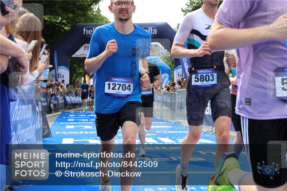 29.06.2025 - hella hamburg halbmarathon Strokosch-Dieckow http://msf.ph/oto/8442509 29.06.2025 10:40:15 Ziel 3547, 4381, 5007, 5409, 5410, 5508, 5803, 5916, 7495, 8370, 8465, 10968, 11731, 12704, 13667, 14699, 17916, 18614, 18979 meine-sportfotos.de