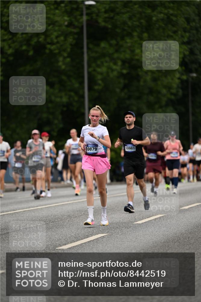29.06.2025 - hella hamburg halbmarathon Dr. Thomas Lammeyer http://msf.ph/oto/8442519 29.06.2025 10:57:23 Kennedybrücke 2420, 2983, 2988, 3227, 4595, 6135, 6604, 7032, 7039, 7511, 7690, 7735, 7871, 9340, 9368, 10080, 10417, 10490, 10568, 10879, 10981 meine-sportfotos.de