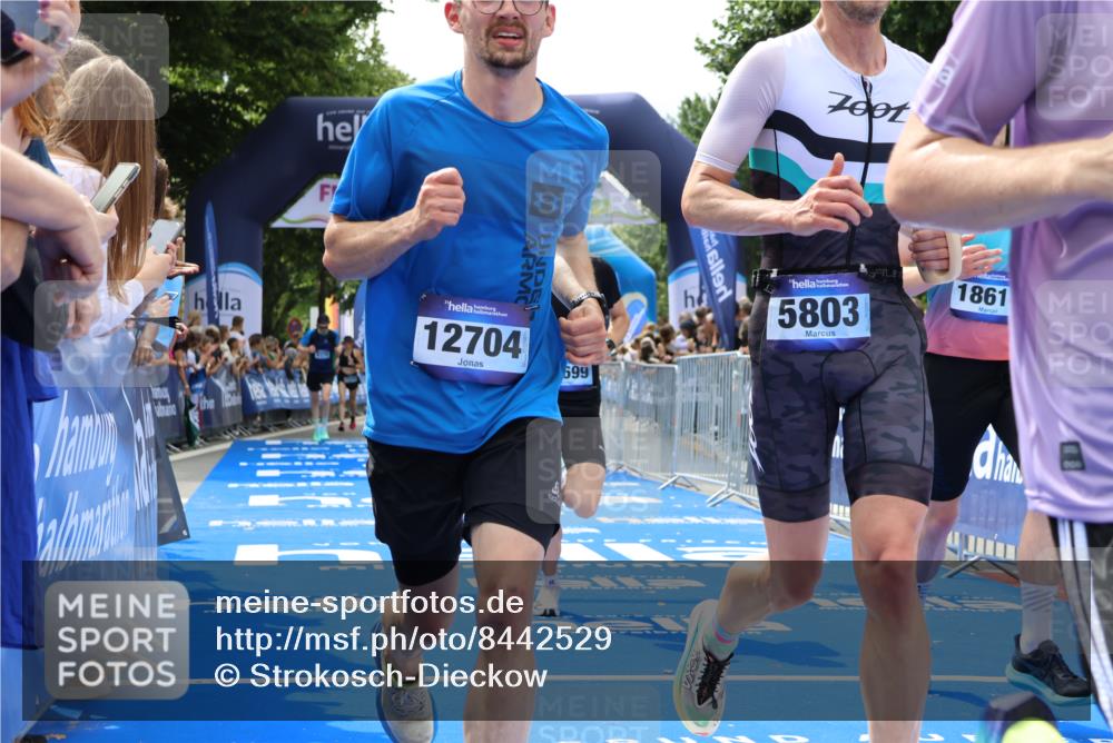 29.06.2025 - hella hamburg halbmarathon Strokosch-Dieckow http://msf.ph/oto/8442529 29.06.2025 10:40:15 Ziel 3547, 4381, 5007, 5409, 5410, 5508, 5803, 5916, 7495, 8370, 8465, 10968, 11731, 12704, 13667, 14699, 17916, 18614, 18979 meine-sportfotos.de