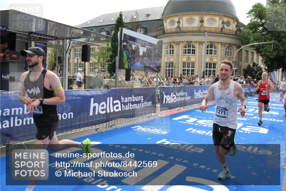 29.06.2025 - hella hamburg halbmarathon Michael Strokosch http://msf.ph/oto/8442569 29.06.2025 10:24:57 Ziel 1271, 7142, 10867, 11678, 13872, 14836, 16361, 17752 meine-sportfotos.de