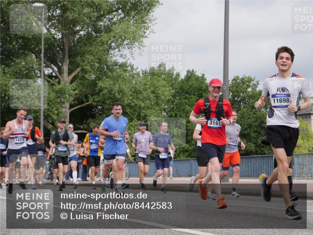 29.06.2025 - hella hamburg halbmarathon Luisa Fischer http://msf.ph/oto/8442583 29.06.2025 10:24:07 Kennedybrücke 4615, 14278, 12175, 608, 17367, 3813, 394, 6275, 2325, 4082, 3161, 453, 11698, 2325, 2383, 2923, 2986, 3161, 3247, 3781, 3813, 4082, 5625, 6275, 6308, 7608, 8724, 9501, 10350, 10585, 10602 meine-sportfotos.de