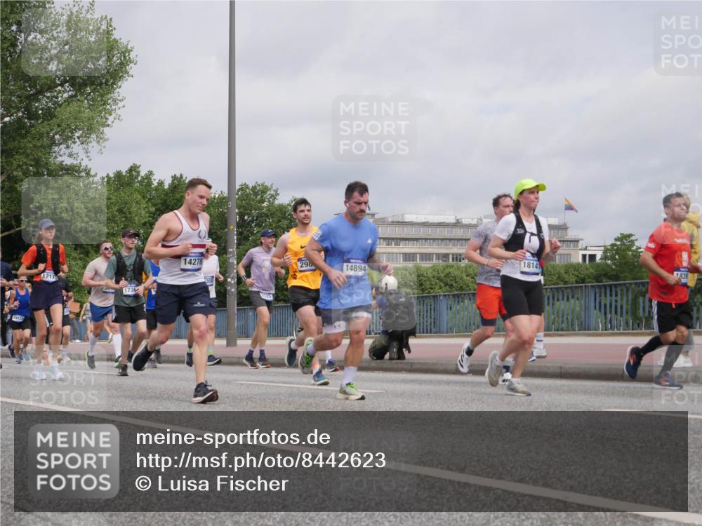 29.06.2025 - hella hamburg halbmarathon Luisa Fischer http://msf.ph/oto/8442623 29.06.2025 10:24:09 Kennedybrücke 19125, 1217, 1736, 14278, 2325, 1814, 298, 14894, 1839, 1266, 2325, 2383, 2923, 2986, 3161, 3247, 3434, 3781, 3813, 4082, 4350, 5625, 6275, 6308, 7608, 8724, 9501, 10350, 10602 meine-sportfotos.de