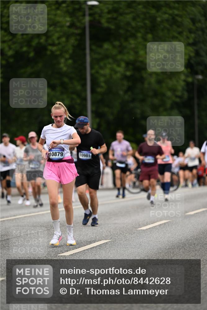 29.06.2025 - hella hamburg halbmarathon Dr. Thomas Lammeyer http://msf.ph/oto/8442628 29.06.2025 10:57:24 Kennedybrücke 2420, 2983, 2988, 4595, 6135, 6604, 7032, 7039, 7511, 7690, 7871, 9340, 9368, 10080, 10417, 10490, 10568, 10879, 10981 meine-sportfotos.de