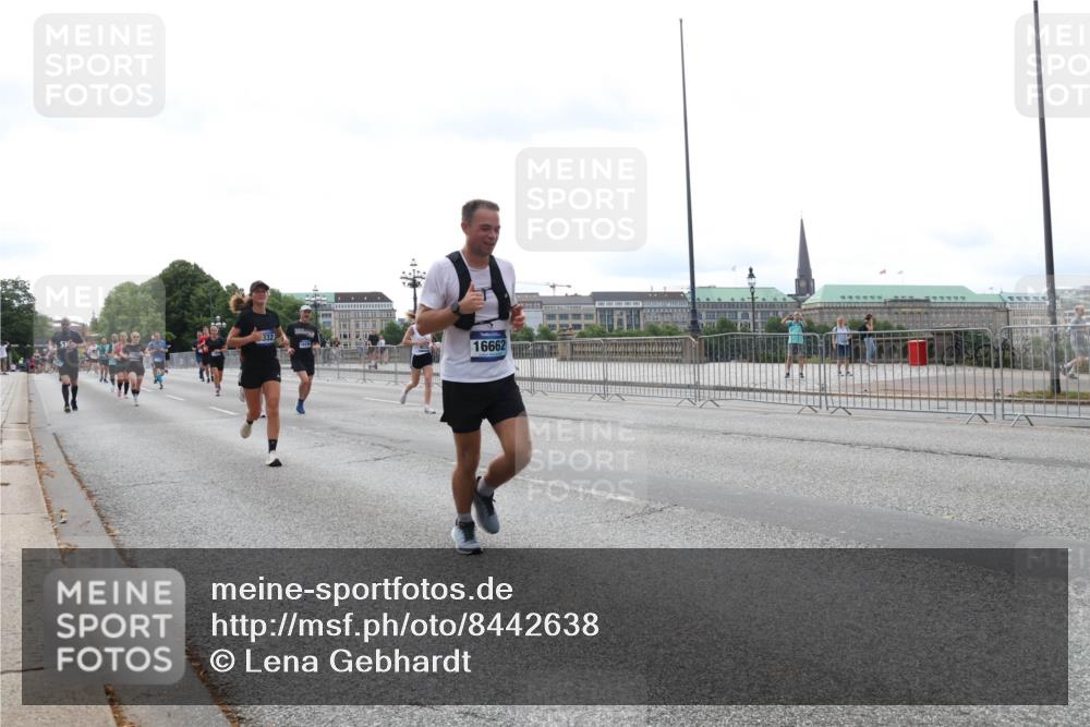 29.06.2025 - hella hamburg halbmarathon Lena Gebhardt http://msf.ph/oto/8442638 29.06.2025 10:29:36 Lombardsbrücke 332, 16662, 1063, 1230, 1661, 1694, 2302, 2688, 2699, 3179, 3311, 3524, 4349, 4373, 4395, 4580, 5350, 6285, 6345, 6725, 7449, 7517, 7832, 8048, 8388, 8812, 9095, 9714, 9937, 10198, 10322, 10641, 10808, 10996, 11249, 11269, 11376, 11444, 11634, 11792, 11803, 11989, 12086, 12216, 12227, 12305, 12404, 12958, 13031, 13090, 13382, 13810, 14644, 15266, 15952, 15955, 16306, 16659, 16662, 16673, 16676, 17496, 17945, 18298, 18299, 18385, 18414 meine-sportfotos.de