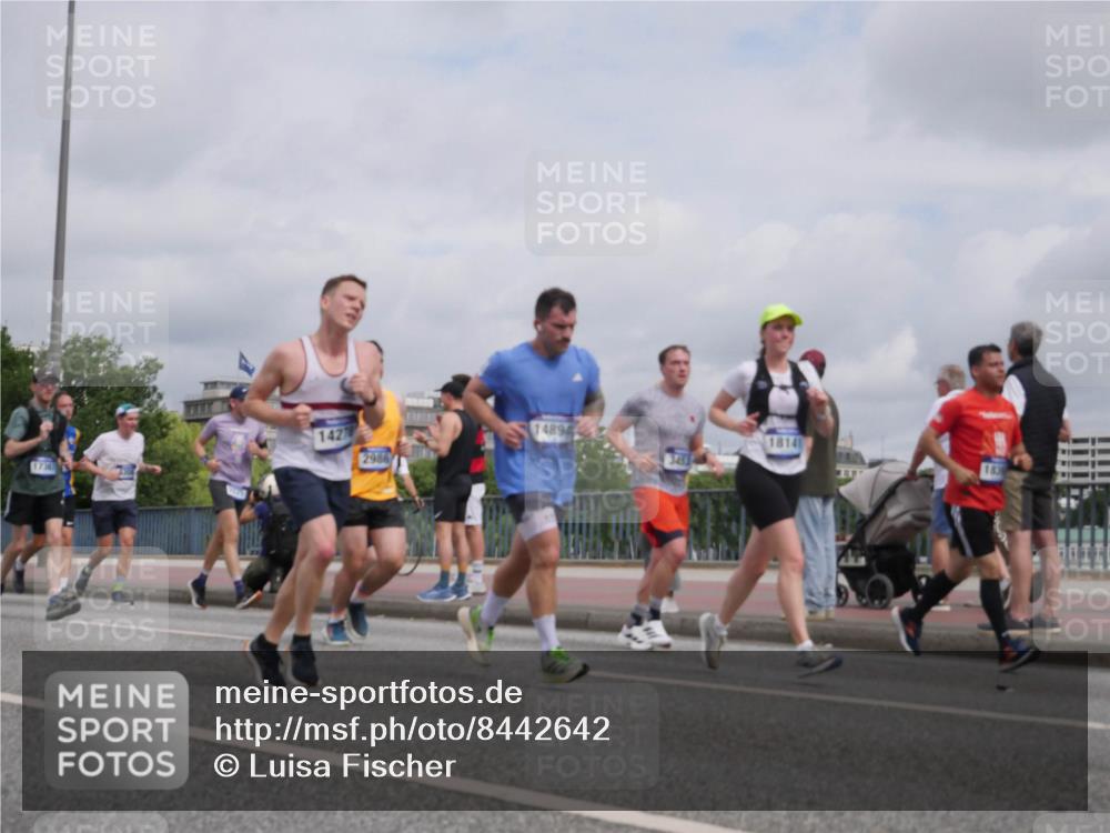 29.06.2025 - hella hamburg halbmarathon Luisa Fischer http://msf.ph/oto/8442642 29.06.2025 10:24:10 Kennedybrücke 1736, 1427, 2986, 14894, 3450, 18141, 1266, 2325, 2383, 2986, 3161, 3247, 3434, 3781, 3813, 4082, 4350, 5625, 6275, 6308, 7608, 8724, 9501, 10350, 10602 meine-sportfotos.de