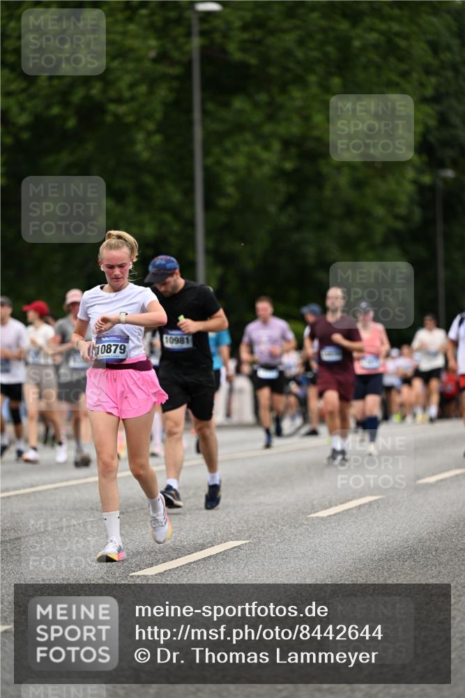 29.06.2025 - hella hamburg halbmarathon Dr. Thomas Lammeyer http://msf.ph/oto/8442644 29.06.2025 10:57:25 Kennedybrücke 2420, 2983, 2988, 4595, 6135, 6604, 7032, 7039, 7511, 7690, 7871, 9340, 9368, 10080, 10417, 10490, 10568, 10879, 10981, 11268 meine-sportfotos.de