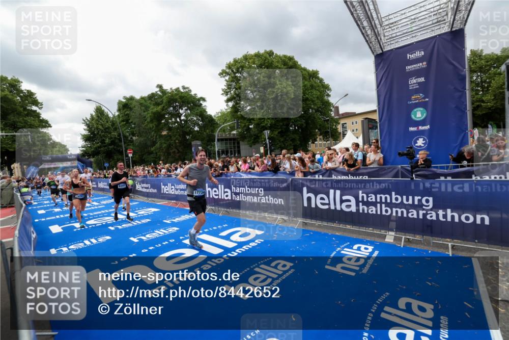 29.06.2025 - hella hamburg halbmarathon Zöllner http://msf.ph/oto/8442652 29.06.2025 10:56:34 Ziel 1583, 2083, 3413, 5721, 5744, 6399, 8542, 8652, 8863, 9562, 10093, 10665, 13863, 15407, 16257, 16261, 17268, 17734, 18746, 18835, 19120 meine-sportfotos.de