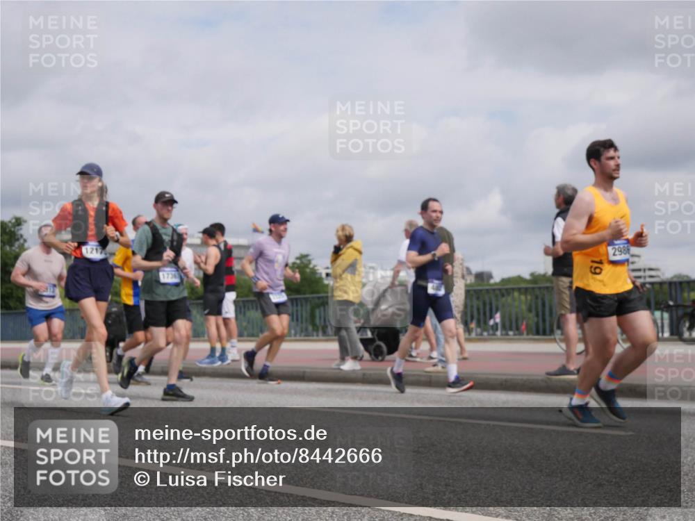 29.06.2025 - hella hamburg halbmarathon Luisa Fischer http://msf.ph/oto/8442666 29.06.2025 10:24:11 Kennedybrücke 1217, 1736, 19, 298, 1266, 2325, 2383, 2986, 3161, 3247, 3434, 3813, 4082, 4350, 5041, 5625, 6275, 6308, 7608, 9501, 10602 meine-sportfotos.de