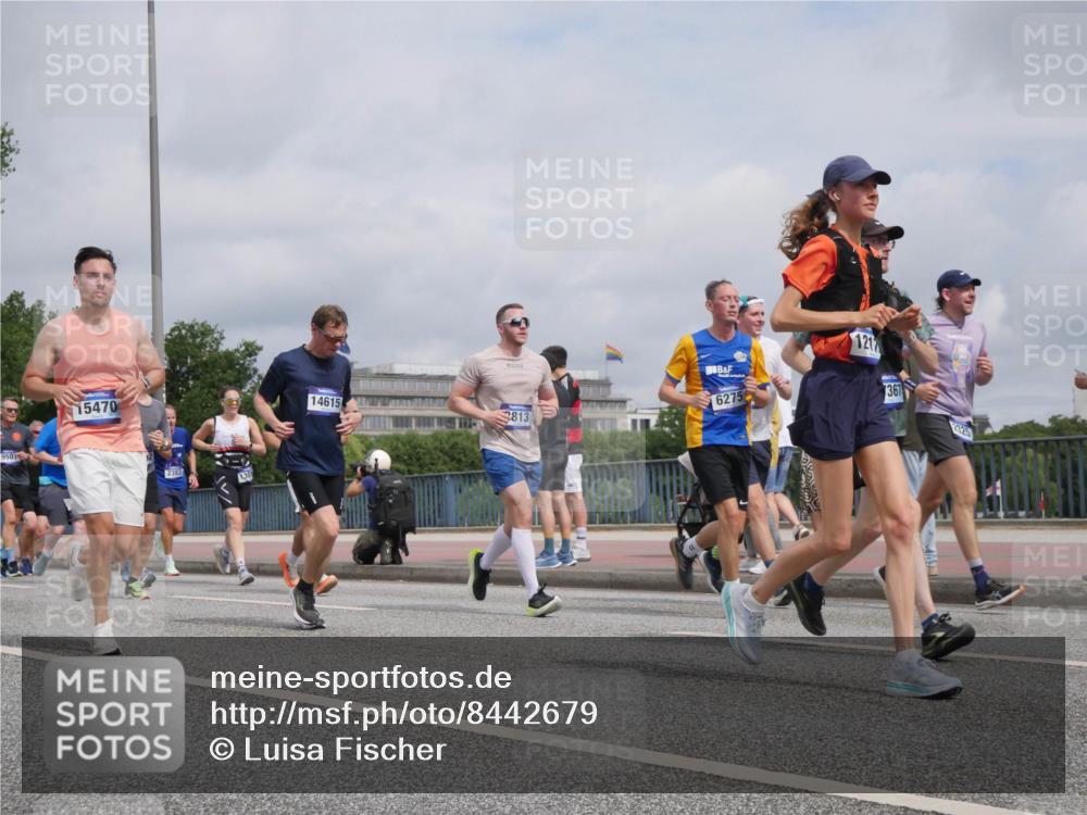29.06.2025 - hella hamburg halbmarathon Luisa Fischer http://msf.ph/oto/8442679 29.06.2025 10:24:12 Kennedybrücke 9501, 15470, 2383, 14615, 813, 6275, 121, 367, 23, 25, 1266, 2325, 2383, 2986, 3247, 3434, 3813, 4082, 4350, 5041, 5625, 6275, 6308, 7608, 9501, 10602 meine-sportfotos.de