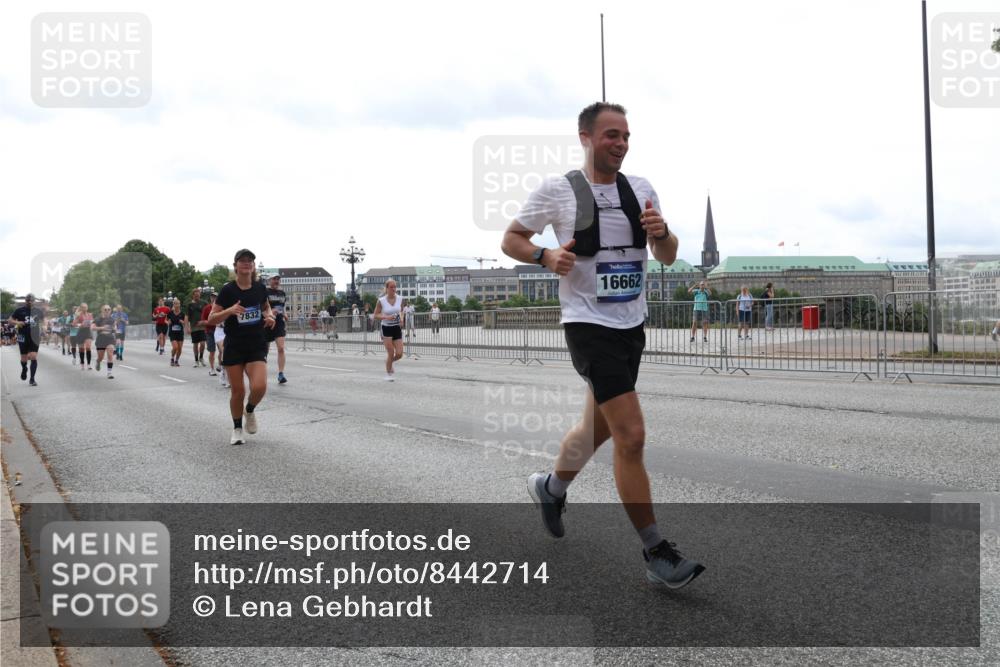 29.06.2025 - hella hamburg halbmarathon Lena Gebhardt http://msf.ph/oto/8442714 29.06.2025 10:29:36 Lombardsbrücke 7832, 16662, 1063, 1230, 1661, 1694, 2302, 2688, 2699, 3179, 3311, 3524, 4349, 4373, 4395, 4580, 5350, 6285, 6345, 6725, 7449, 7517, 7832, 8048, 8388, 8812, 9095, 9714, 9937, 10198, 10322, 10641, 10808, 10996, 11249, 11269, 11376, 11444, 11634, 11792, 11803, 11989, 12086, 12216, 12227, 12305, 12404, 12958, 13031, 13090, 13382, 13810, 14644, 15266, 15952, 15955, 16306, 16659, 16662, 16673, 16676, 17496, 17945, 18298, 18299, 18385, 18414 meine-sportfotos.de