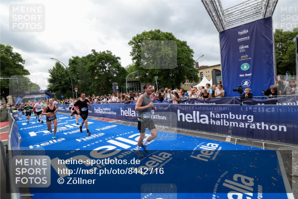 29.06.2025 - hella hamburg halbmarathon Zöllner http://msf.ph/oto/8442716 29.06.2025 10:56:35 Ziel 1583, 2083, 3413, 5721, 5744, 6399, 8542, 8652, 9562, 10093, 12509, 13863, 15407, 16257, 16261, 17268, 17734, 18746, 18835, 19120 meine-sportfotos.de