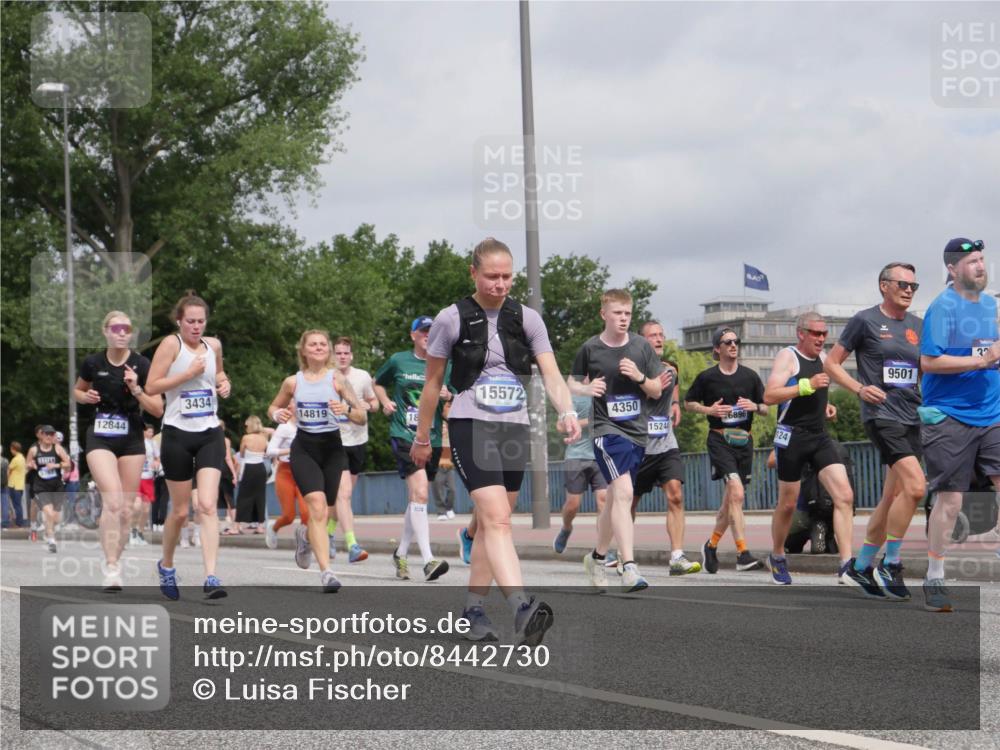 29.06.2025 - hella hamburg halbmarathon Luisa Fischer http://msf.ph/oto/8442730 29.06.2025 10:24:15 Kennedybrücke 12844, 3434, 15572, 4350, 14819, 18, 1524, 6896, 124, 9501, 32, 1266, 1658, 2325, 2383, 3247, 3434, 3813, 4082, 4350, 5041, 5625, 5767, 6275, 6308, 7018, 7608, 8726, 8844, 9100, 9501, 10050, 10602 meine-sportfotos.de