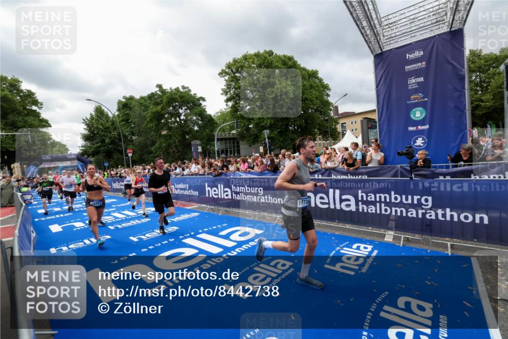 29.06.2025 - hella hamburg halbmarathon Zöllner http://msf.ph/oto/8442738 29.06.2025 10:56:35 Ziel 1583, 2083, 3413, 5721, 5744, 6399, 8542, 8652, 9562, 10093, 12509, 13863, 15407, 16257, 16261, 17268, 17734, 18746, 18835, 19120 meine-sportfotos.de