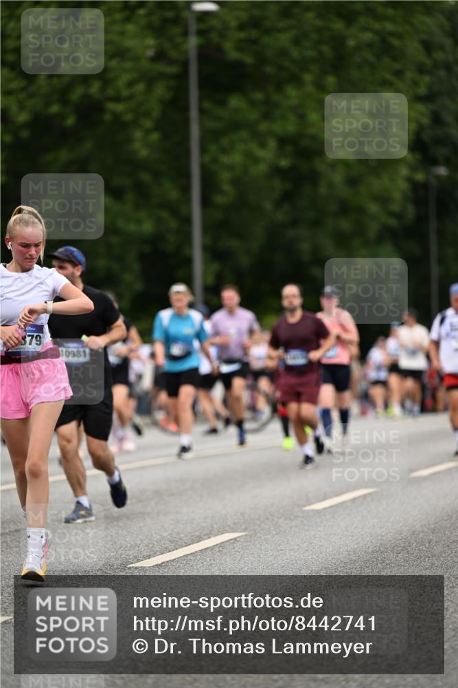 29.06.2025 - hella hamburg halbmarathon Dr. Thomas Lammeyer http://msf.ph/oto/8442741 29.06.2025 10:57:25 Kennedybrücke 2420, 2983, 2988, 4595, 6135, 6604, 7032, 7039, 7511, 7690, 7871, 9340, 9368, 10080, 10417, 10490, 10568, 10879, 10981, 11268 meine-sportfotos.de