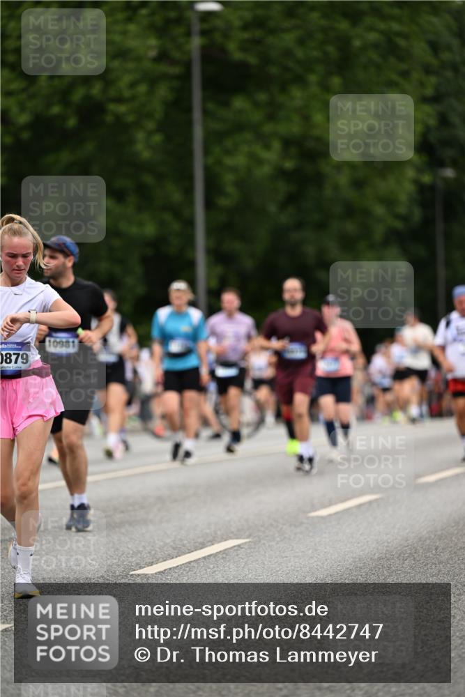 29.06.2025 - hella hamburg halbmarathon Dr. Thomas Lammeyer http://msf.ph/oto/8442747 29.06.2025 10:57:26 Kennedybrücke 2420, 2983, 4595, 6135, 6604, 7032, 7039, 7511, 7690, 7871, 9368, 10080, 10417, 10490, 10568, 10879, 10981, 11268 meine-sportfotos.de
