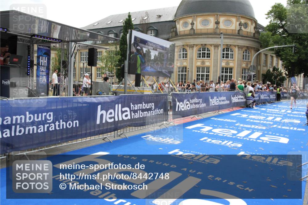 29.06.2025 - hella hamburg halbmarathon Michael Strokosch http://msf.ph/oto/8442748 29.06.2025 10:25:01 Ziel 2483, 10867, 14836, 17752 meine-sportfotos.de