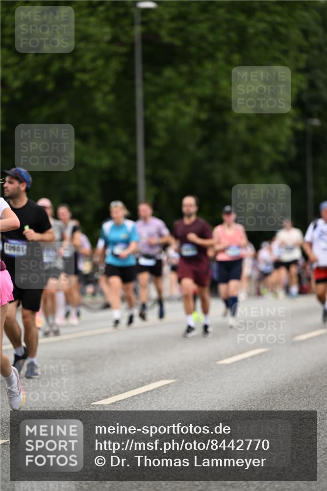 29.06.2025 - hella hamburg halbmarathon Dr. Thomas Lammeyer http://msf.ph/oto/8442770 29.06.2025 10:57:26 Kennedybrücke 2420, 2983, 4595, 6135, 6604, 7032, 7039, 7511, 7690, 7871, 9368, 10080, 10417, 10490, 10568, 10879, 10981, 11268 meine-sportfotos.de