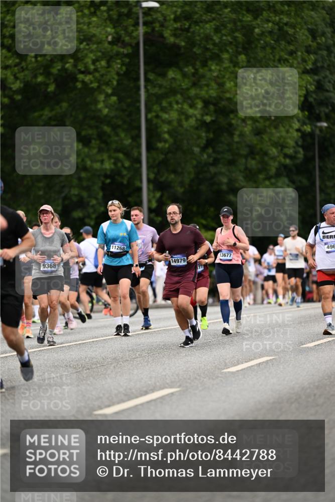 29.06.2025 - hella hamburg halbmarathon Dr. Thomas Lammeyer http://msf.ph/oto/8442788 29.06.2025 10:57:26 Kennedybrücke 2420, 2983, 4595, 6135, 6604, 7032, 7039, 7511, 7690, 7871, 9368, 10080, 10417, 10490, 10568, 10879, 10981, 11268 meine-sportfotos.de