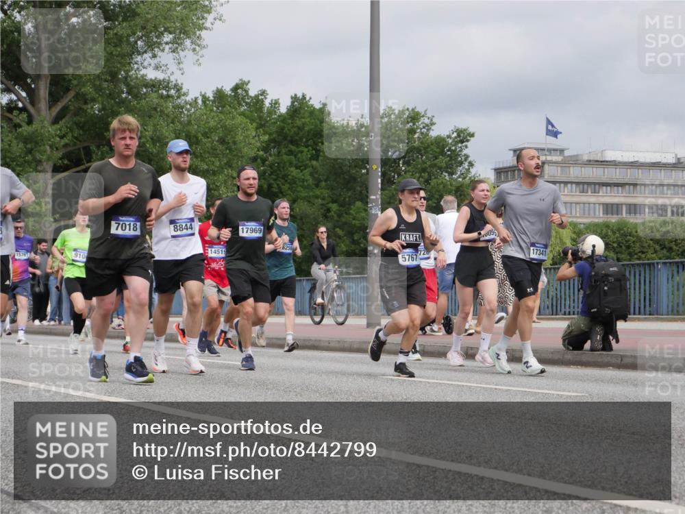29.06.2025 - hella hamburg halbmarathon Luisa Fischer http://msf.ph/oto/8442799 29.06.2025 10:24:20 Kennedybrücke 15767, 910, 7018, 8844, 17969, 14519, 6256, 5767, 720, 17341, 1028, 1266, 1658, 2383, 2956, 3434, 4350, 5041, 5767, 7018, 7553, 8726, 8844, 9100, 9108, 10050 meine-sportfotos.de
