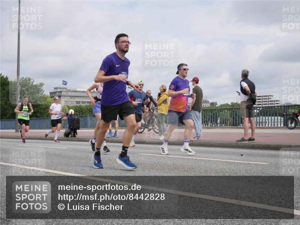 29.06.2025 - hella hamburg halbmarathon Luisa Fischer http://msf.ph/oto/8442828 29.06.2025 10:24:27 Kennedybrücke 13057, 7553, 9108, 1028, 2635, 2956, 5373, 7018, 7553, 8726, 9100, 9108, 10050 meine-sportfotos.de