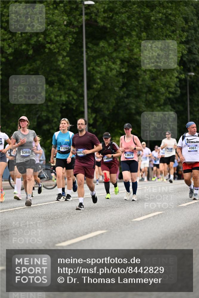 29.06.2025 - hella hamburg halbmarathon Dr. Thomas Lammeyer http://msf.ph/oto/8442829 29.06.2025 10:57:27 Kennedybrücke 2291, 2420, 2983, 4595, 6135, 6604, 7032, 7039, 7511, 7690, 9368, 10080, 10417, 10490, 10568, 10879, 10981, 11268 meine-sportfotos.de
