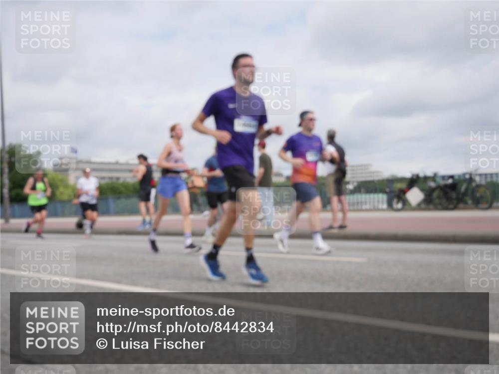 29.06.2025 - hella hamburg halbmarathon Luisa Fischer http://msf.ph/oto/8442834 29.06.2025 10:24:28 Kennedybrücke 1028, 2635, 2956, 5373, 7553, 7781, 9108, 9624, 10050 meine-sportfotos.de