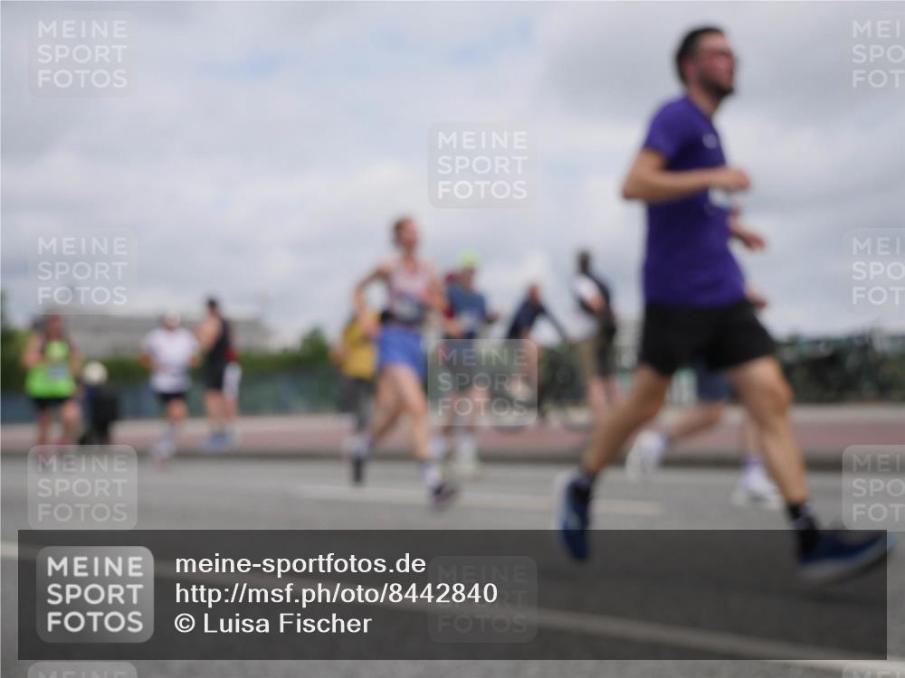 29.06.2025 - hella hamburg halbmarathon Luisa Fischer http://msf.ph/oto/8442840 29.06.2025 10:24:28 Kennedybrücke 1028, 2635, 2956, 5373, 7553, 7781, 9108, 9624, 10050 meine-sportfotos.de