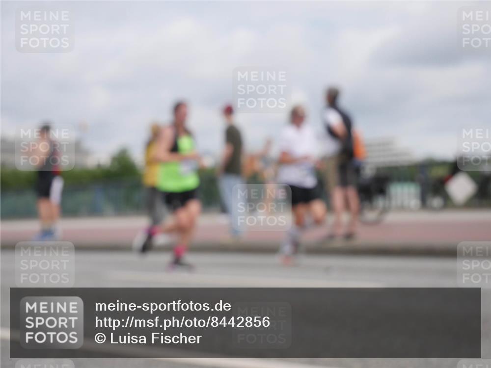 29.06.2025 - hella hamburg halbmarathon Luisa Fischer http://msf.ph/oto/8442856 29.06.2025 10:24:30 Kennedybrücke 2635, 2956, 4786, 5373, 5395, 7553, 7781, 8095, 9108, 9624, 10874 meine-sportfotos.de